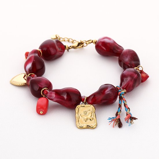RODE KRALEN ARMBAND MET BEDELS